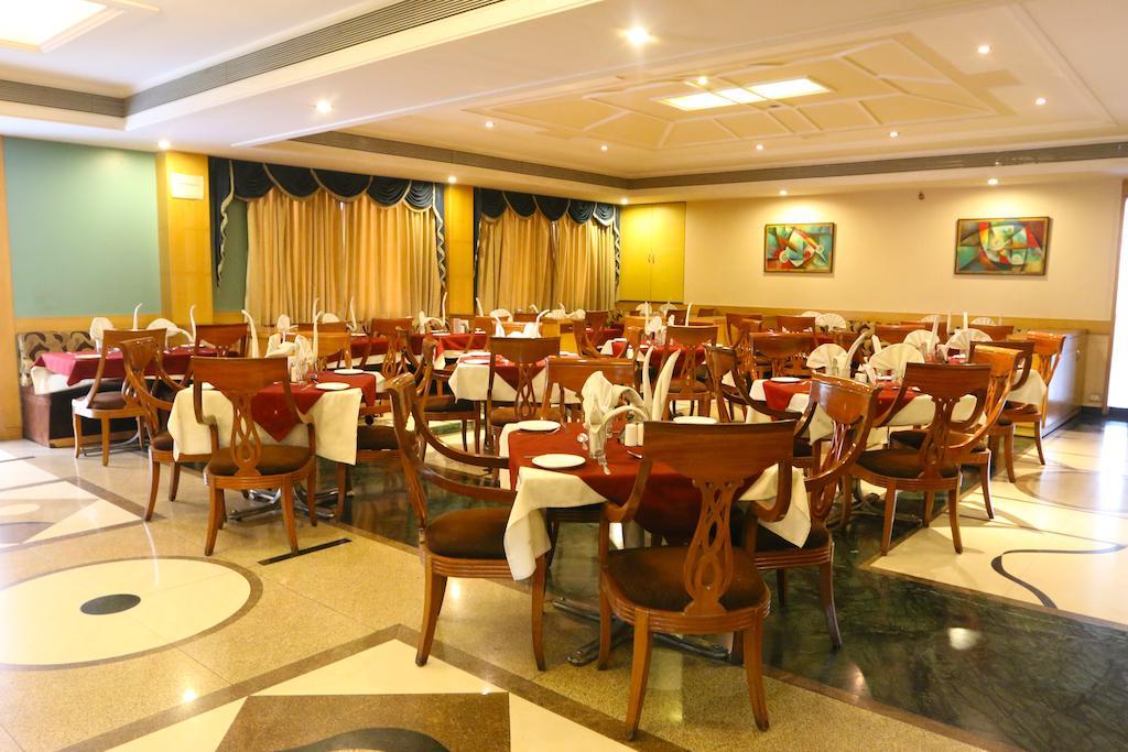 The Ambassador Hotel Pune Exterior foto