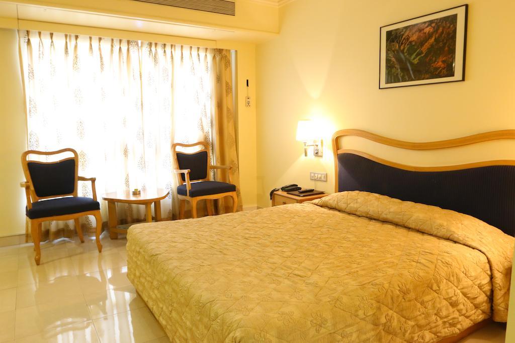 The Ambassador Hotel Pune Quarto foto