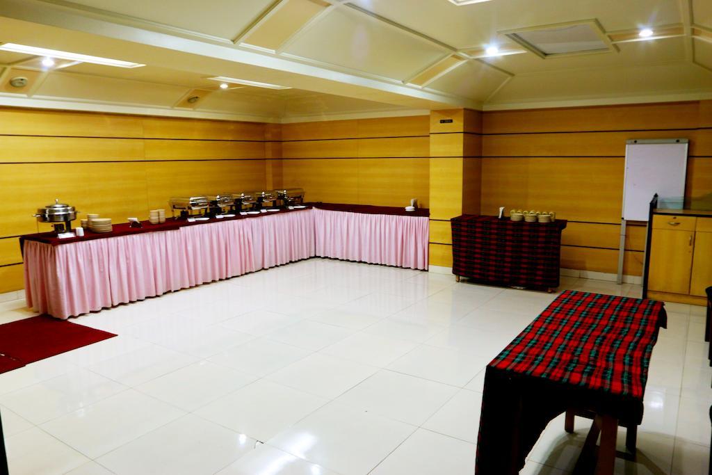 The Ambassador Hotel Pune Exterior foto