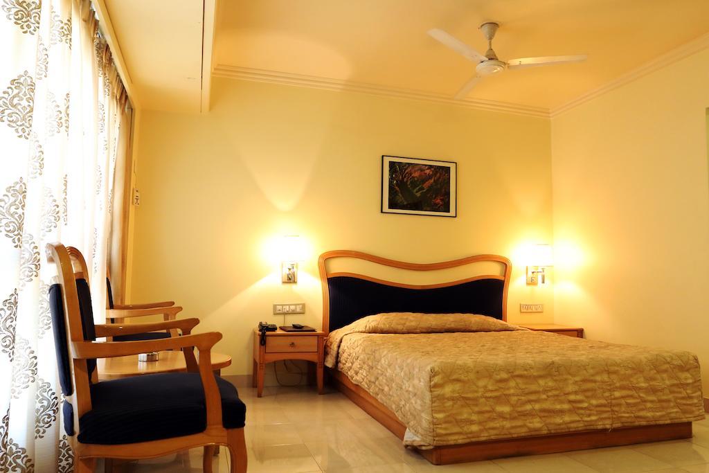 The Ambassador Hotel Pune Quarto foto